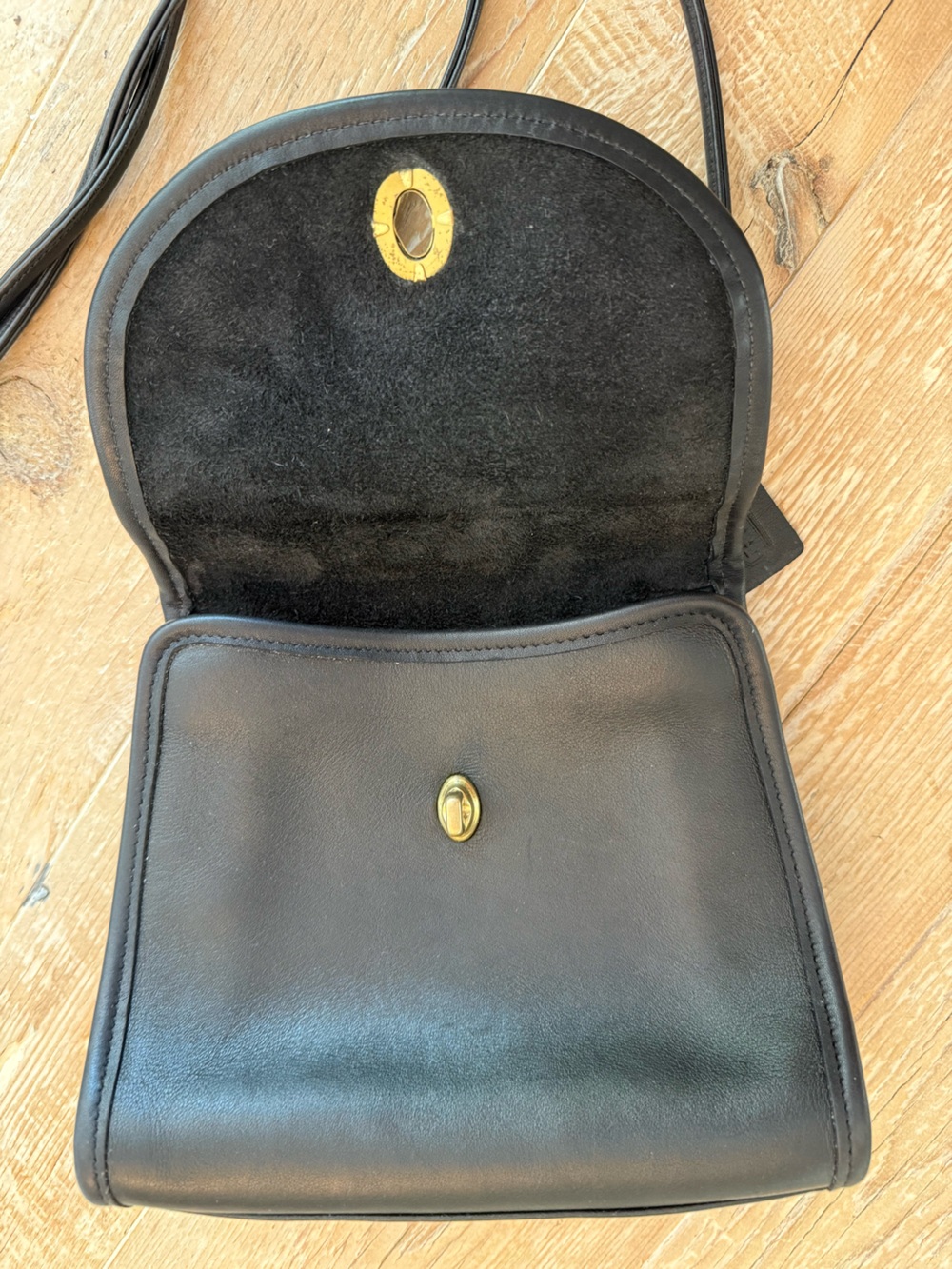 Rare Coach Regina 1990’s Black Leather Turnlock Crossbody Bag EUC - Picture 8 of 12
